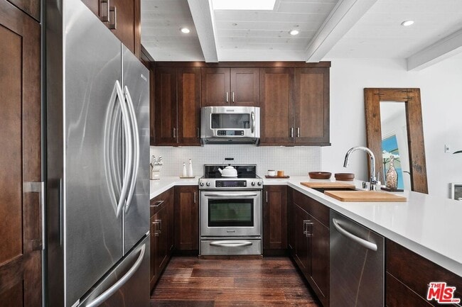 Foto del edificio - 11940 Whalers Ln