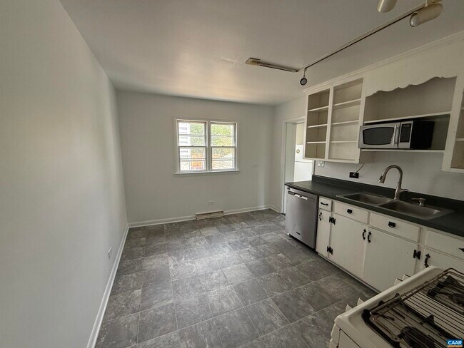 Building Photo - 913 Druid Ave