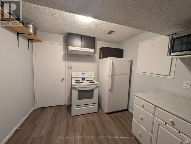 Building Photo - 64 Athabaska Rd