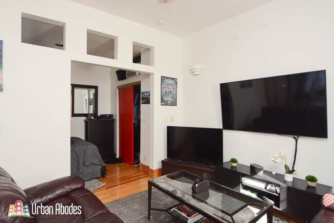 Foto del edificio - 2432 W Moffat St