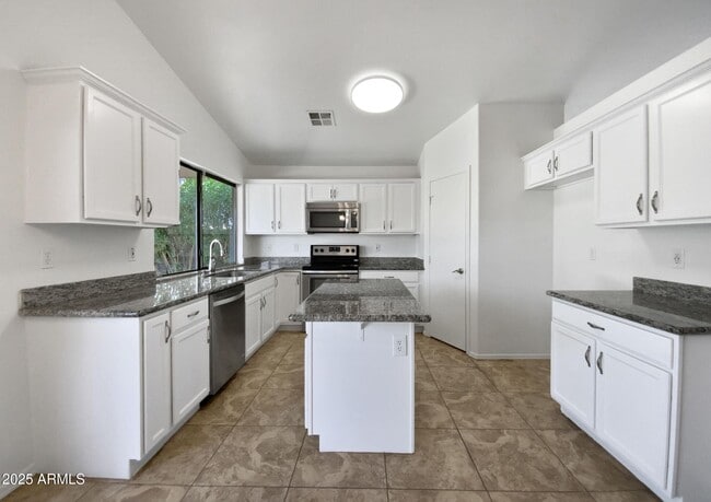 Foto del edificio - 1488 W Page Ave