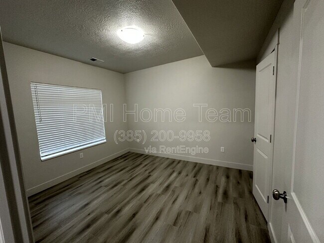 Foto del edificio - 2874 Kiesel Ave