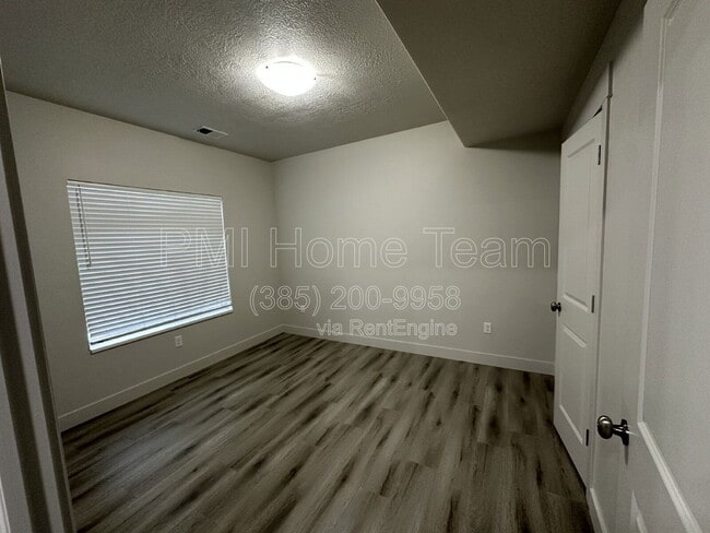 Building Photo - 2874 Kiesel Ave