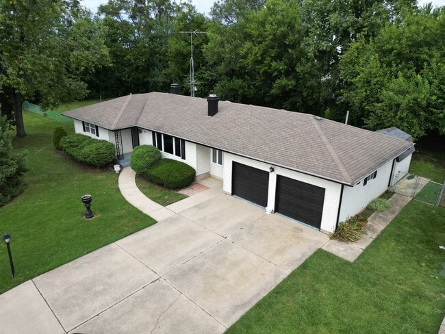 Building Photo - 23932 W Renwick Rd