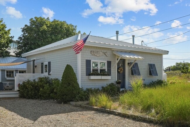 Foto del edificio - 128 Old Point Rd