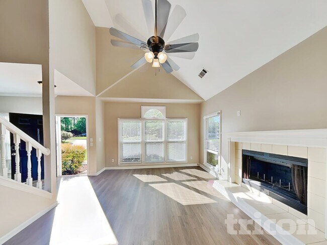 Foto del edificio - 4390 Pinewalk Dr