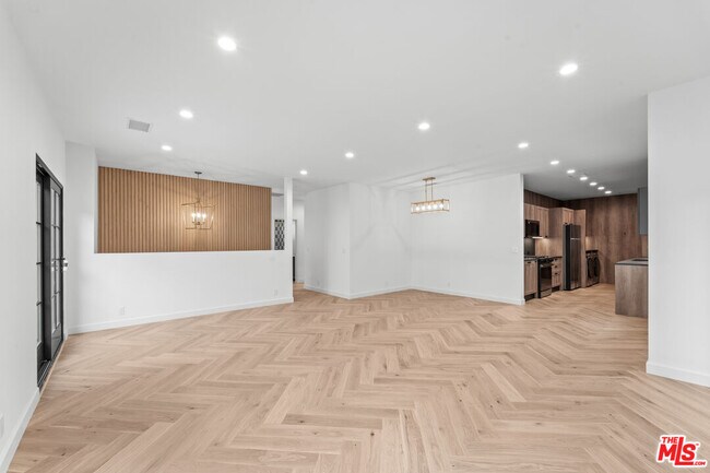 Building Photo - 162 N Almont Dr