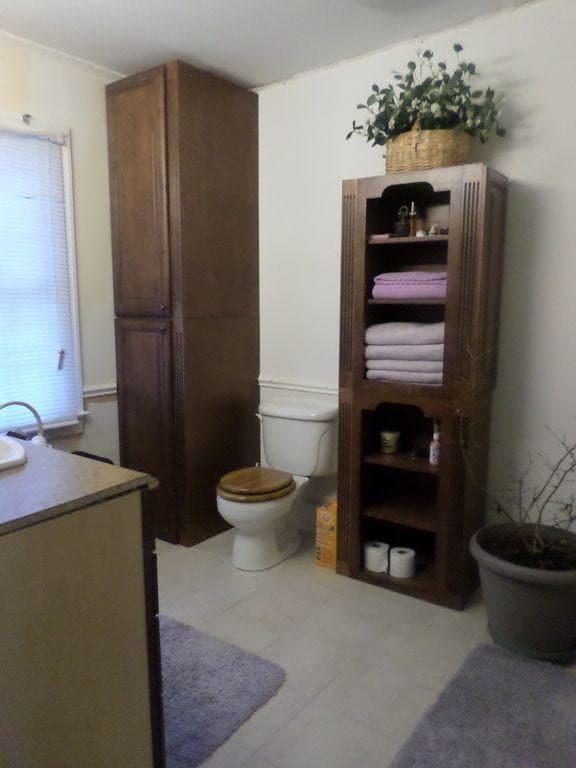 Building Photo - 324 N Division St