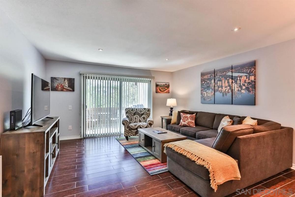 Foto principal - 5700 Baltimore Dr