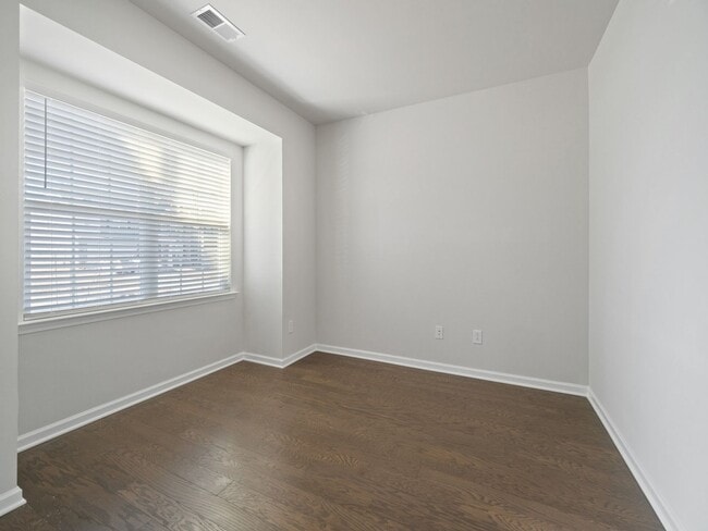 Building Photo - Beautiful Almost New Home with 5 Bedroom &...