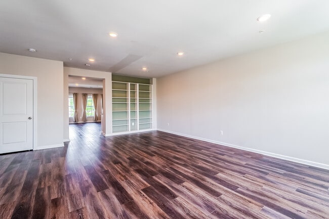 Building Photo - 5650 Lanteen St
