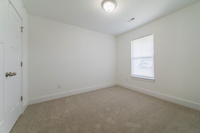 Foto del edificio - 924 Sparrow Ln