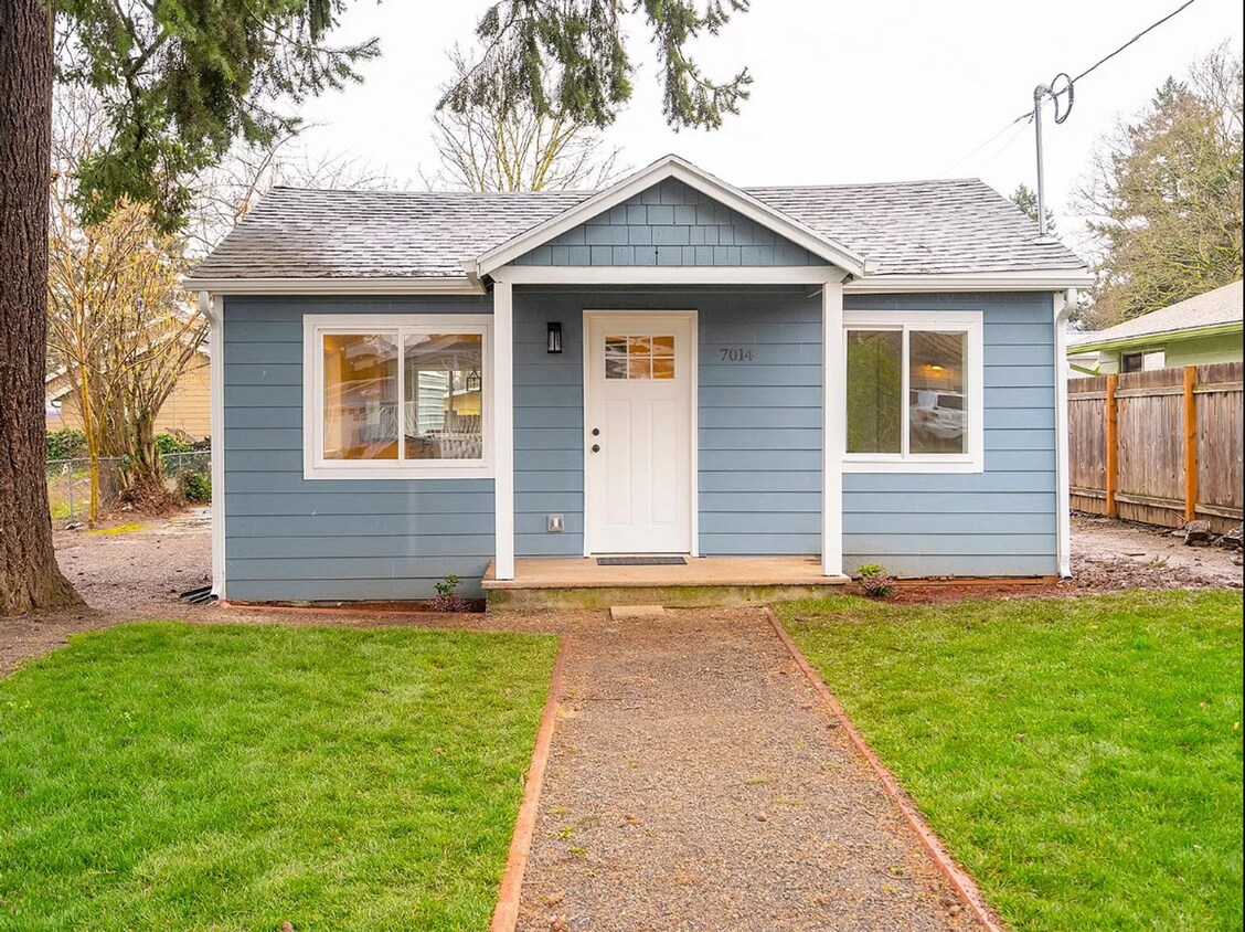 Foto principal - Newly renovated 3Bed/2Bath house in Brentw...