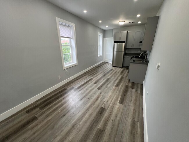 186 Hawthorne Ave 3R - 184 Hawthorne Ave