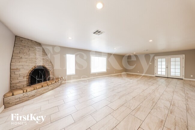 Building Photo - 4628 W Vogel Ave