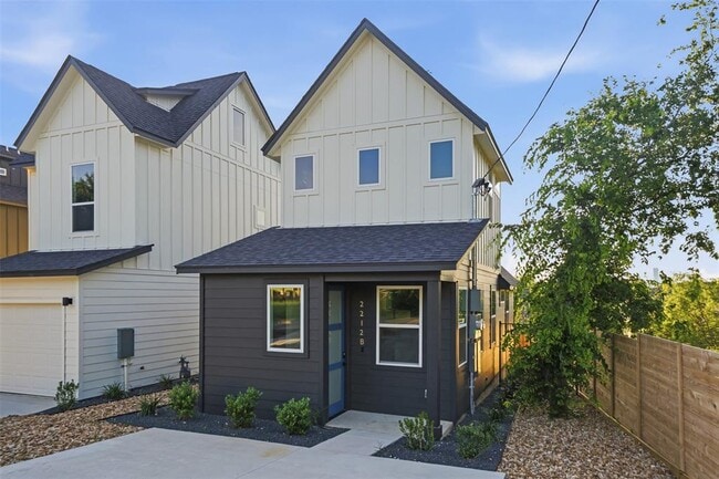Building Photo - 2212 Yellow Jacket Ln