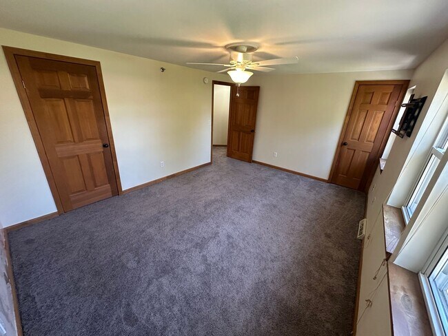 Foto del edificio - Charming 2BD/1BA Townhome in Burlington’s New North End