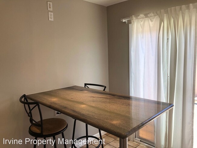 Building Photo - 2 br, 1.5 bath House - 8571 Edgebrook Dr.