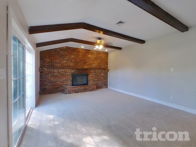 Building Photo - 586 Saratoga Rd