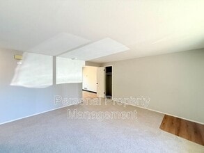Building Photo - 506 E 34th St
