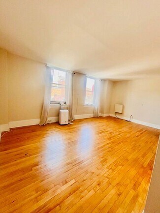 Building Photo - 1008 Spruce St