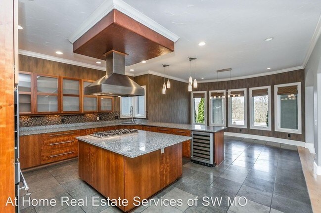 Building Photo - 4 br, 3.5 bath House - 3765 E Knollwood Dr