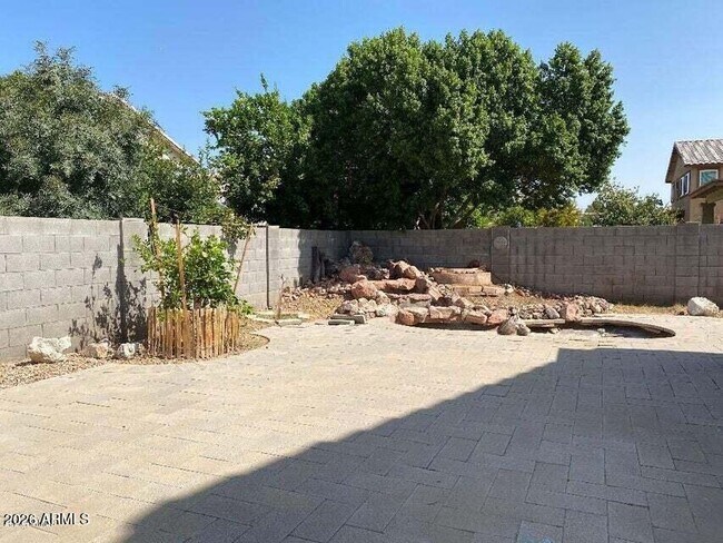 Building Photo - 5368 W Topeka Dr