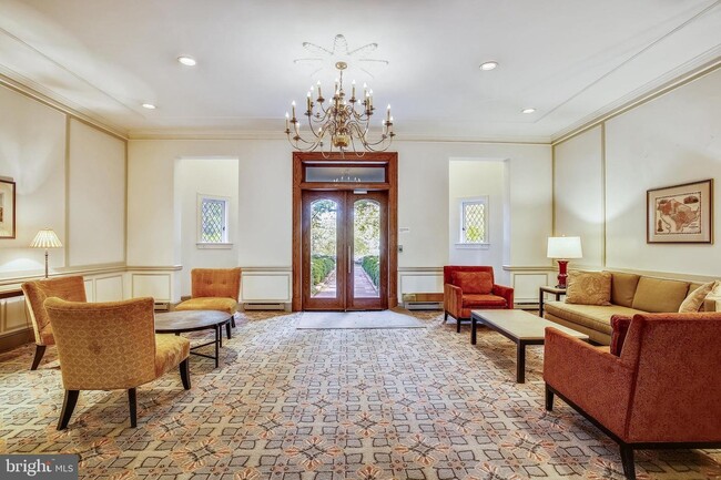 Foyer/Entryway - 3051 Idaho Ave NW