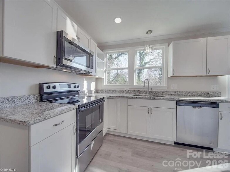 Building Photo - 121 Brumley Ave NE