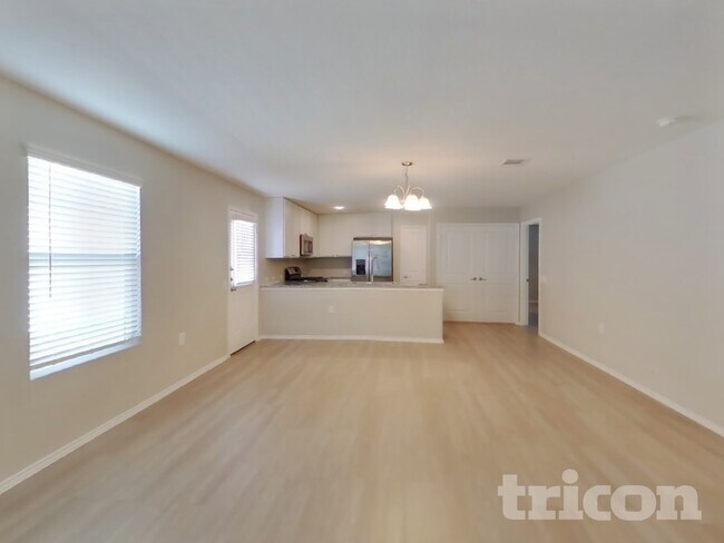 Foto del edificio - 5711 Raven Pl