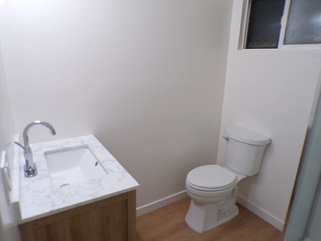 Foto del edificio - 739 Twin Oaks Ave