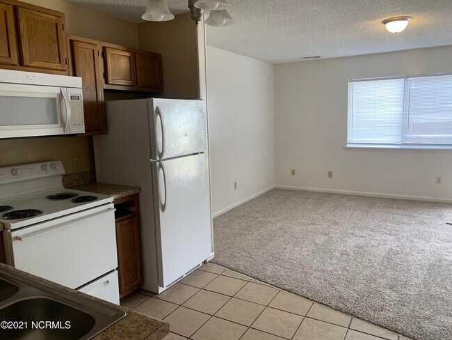 Building Photo - 1935 Countrywood Blvd