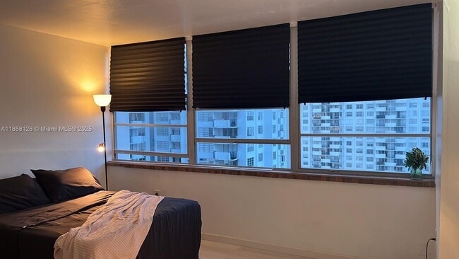 Building Photo - 18071 Biscayne Blvd