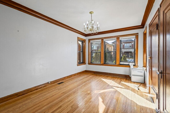 Building Photo - 4537 S Richmond St