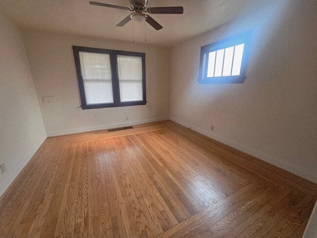 Building Photo - 3147 Evergreen Ave