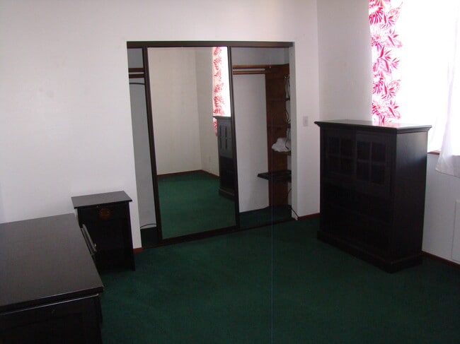 Building Photo - 329 N San Pedro Rd