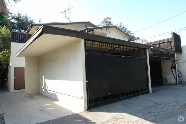 Foto del edificio - 5742 Hazeltine Ave
