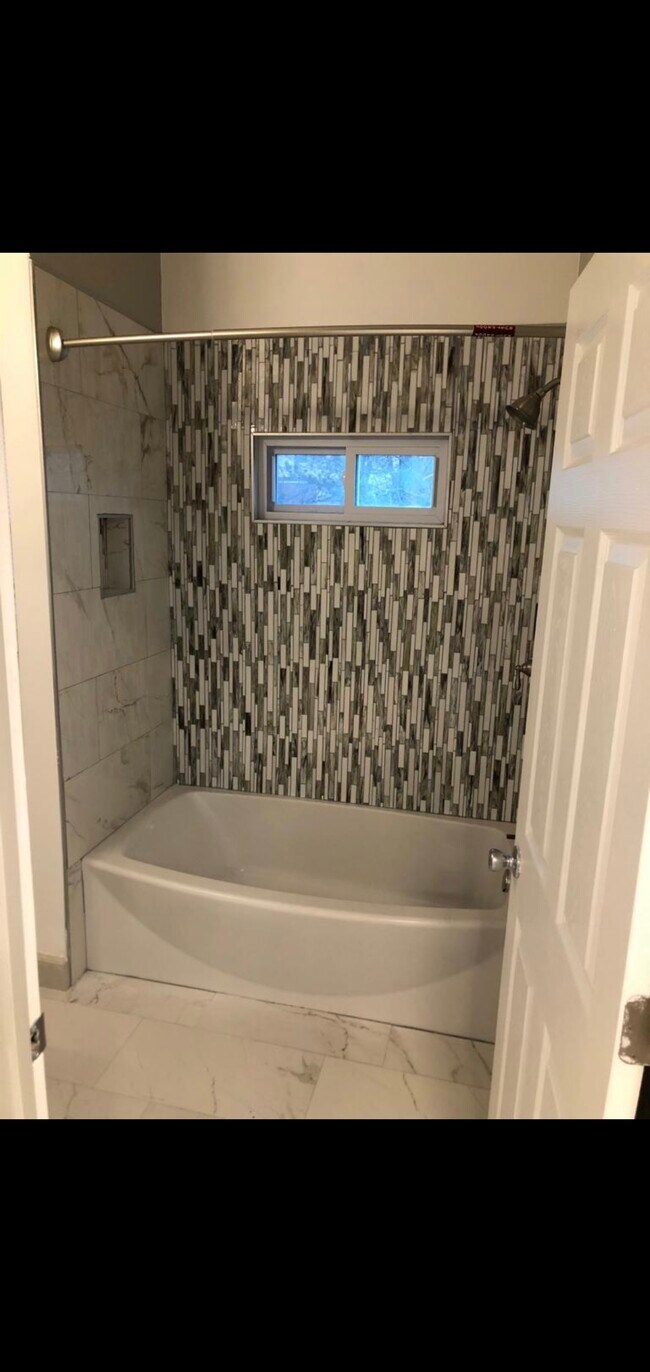 Newly renovated 2 bedroom apartment. - 21 Coburn St
