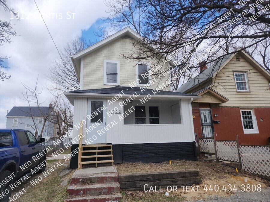 Primary Photo - 1312 Curtis St