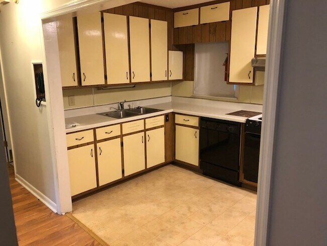 Building Photo - 601 Martin St