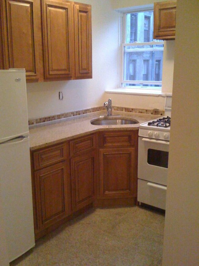 Building Photo - 217 6th Ave