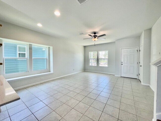 Foto del edificio - Newer Home in Up & Coming Neighborhood!