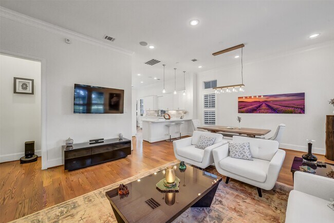 Foto del edificio - 1110 Lake Pointe Pkwy