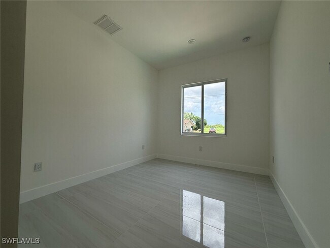 Building Photo - 1549 NW 26th Pl