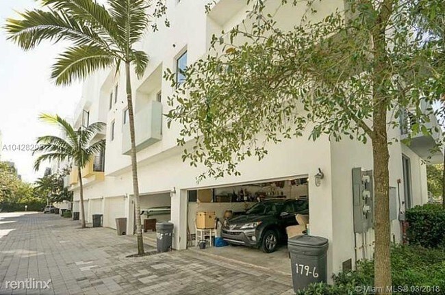Building Photo - 3 br, 3.5 bath  - 163 N Shore Dr # 163-6