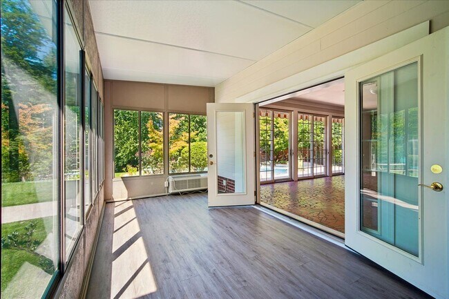 Foto del edificio - 8106 W Boulevard Dr