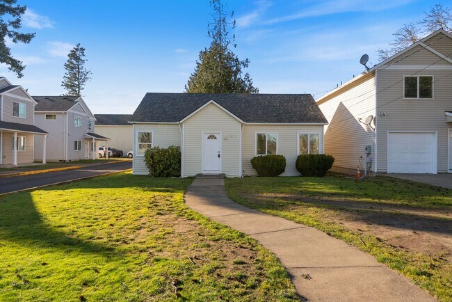 Photo - 4 Bed | 1 Bath with Modern Finishes in SE PDX House