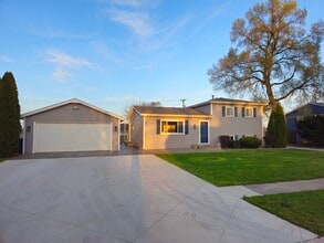 Building Photo - 561 Eastwood Dr