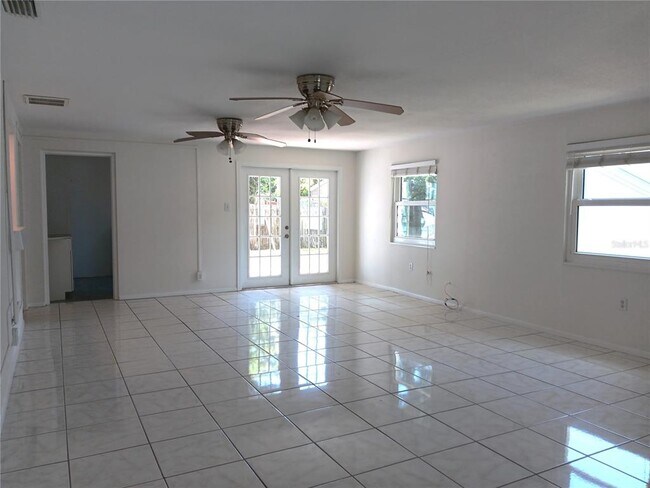 Foto del edificio - 7980 52nd St N