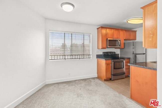 Building Photo - 10982 Roebling Ave